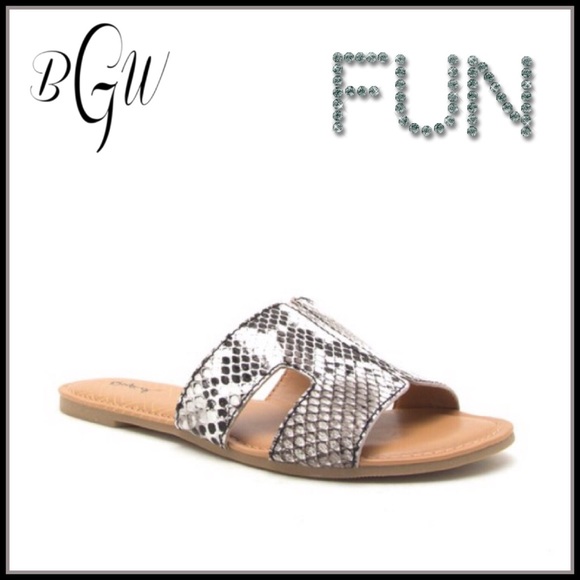 🌺🆕5⭐️🎉HPx2🎉Snake Skin Slip On Sandals - Picture 4 of 4